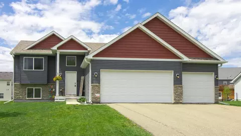 527 Pond View Dr SE, Lonsdale, MN 55046