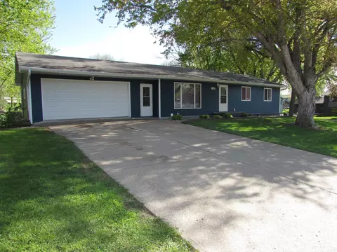 1448 Larsen Ln, Fairmont, MN 56031