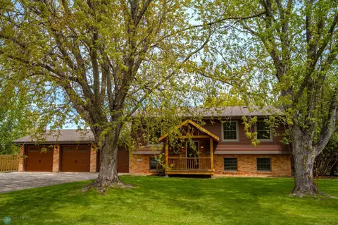 6208 12th St N, Moorhead, MN 56560