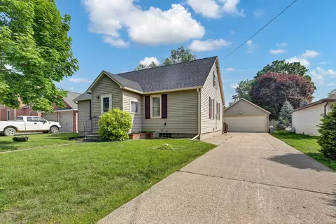 609 S Prairie St, Lake City, MN 55041