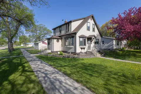 331 7th St S, Breckenridge, MN 56520