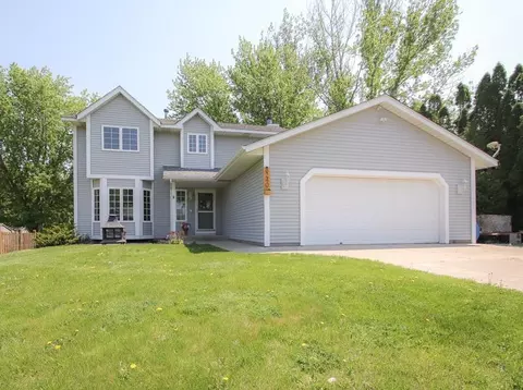 8240 Lawndale Ln N, Maple Grove, MN 55311