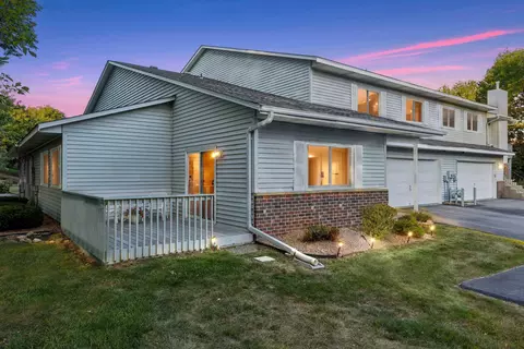 1064 Aston Cir, Burnsville, MN 55337