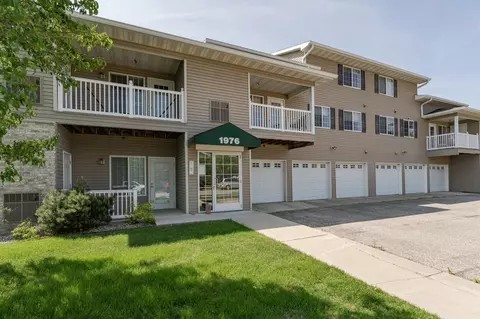1976 29th Pl NW #206, Rochester, MN 55901