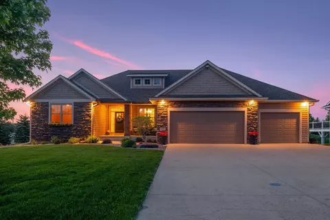 1616 Manchester Pl, Waconia, MN 55387