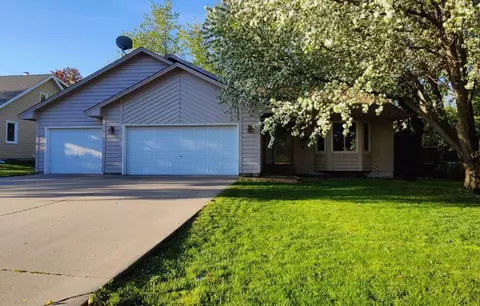 1103 Maplewood Dr, Delano, MN 55328