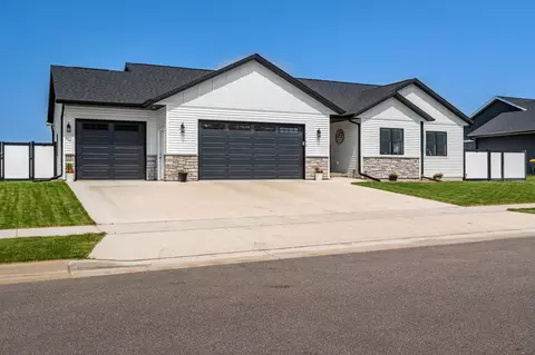 1142 Bridger Dr, Holmen, WI 54636