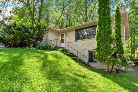 12408 Chippewa Ln, Burnsville, MN 55337