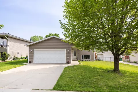 3708 Strathmore Ln SE, Rochester, MN 55904