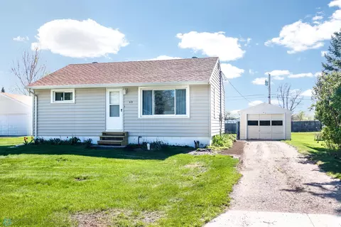 612 20th St N, Moorhead, MN 56560