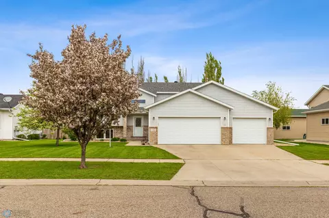 1116 8th Ave W, West Fargo, ND 58078