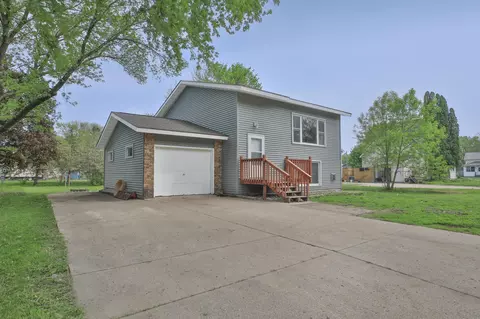 523 7th St SW, Waseca, MN 56093