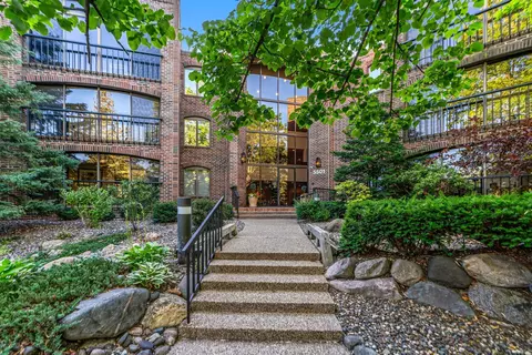 5501 Dewey Hill Rd #223, Edina, MN 55439