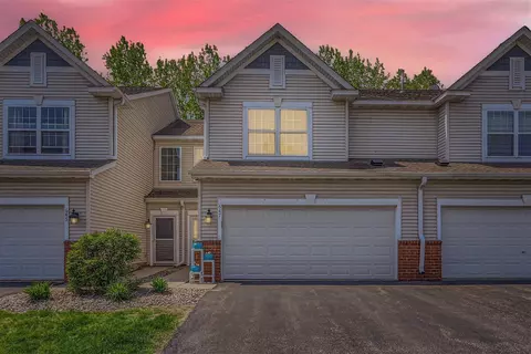 647 Village Pkwy, Circle Pines, MN 55014