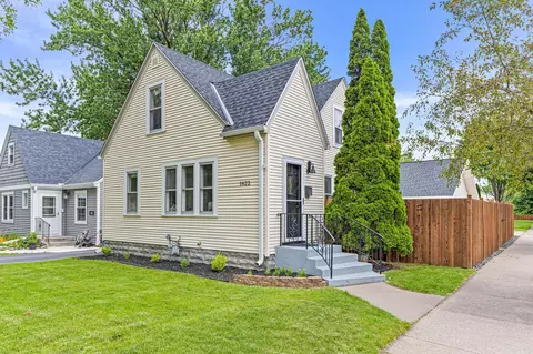 1622 Fernwood St, Saint Paul, MN 55108