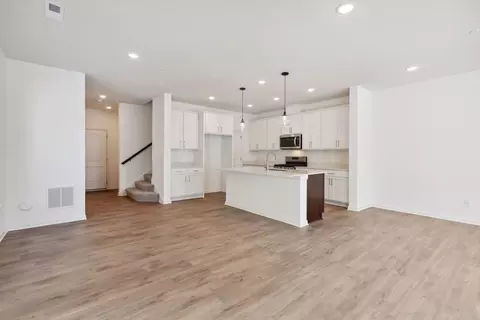 14666 Twin Lakes Cir, Burnsville, MN 55306