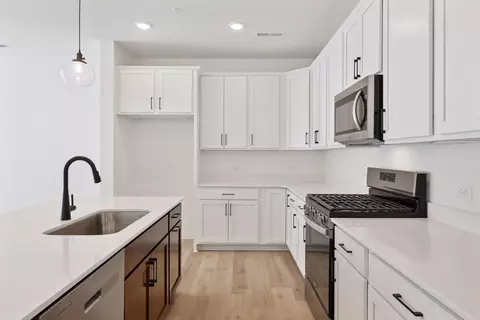 14658 Twin Lakes Cir, Burnsville, MN 55306