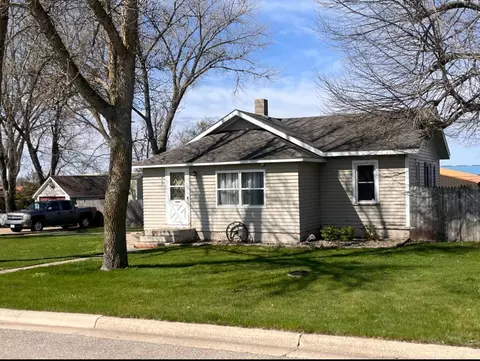 405 1st St N, Hoffman, MN 56339