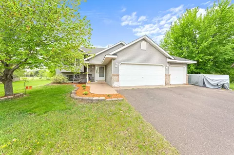 7639 Coventry Cir, North Branch, MN 55056