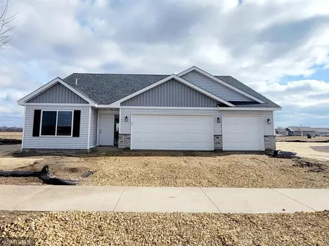 906 Cook St, Saint Peter, MN 56082