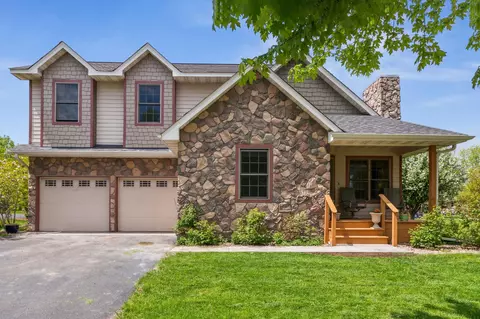 6735 Lakeview Cir NE, Albertville, MN 55301