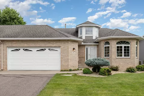 3012 Highpointe Curv, Roseville, MN 55113