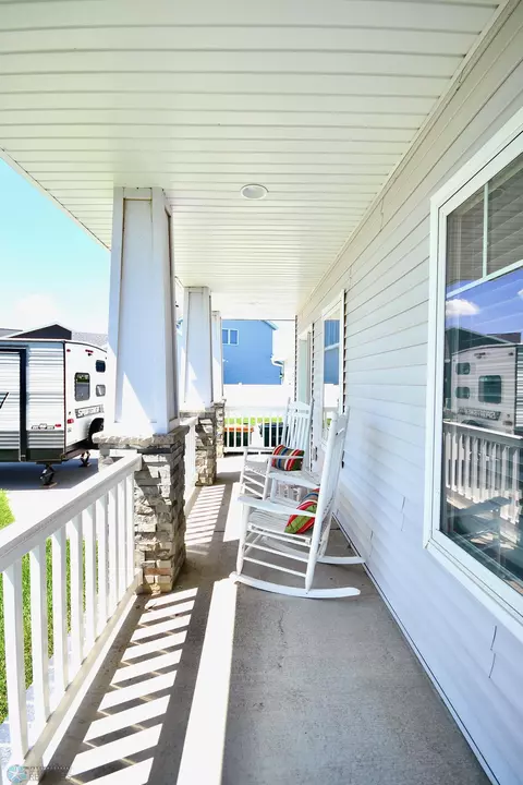 289 Redwood Dr, Mapleton, ND 58059 photo 4