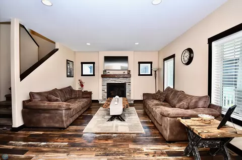 289 Redwood Dr, Mapleton, ND 58059 photo 6