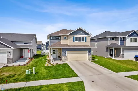 6585 26th St S, Fargo, ND 58104