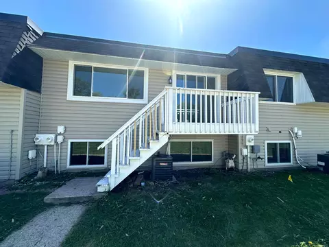 3832 Conroy Trl, Inver Grove Heights, MN 55076