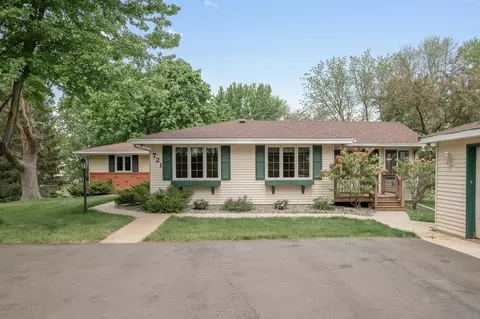 721 W 96th St, Chanhassen, MN 55317