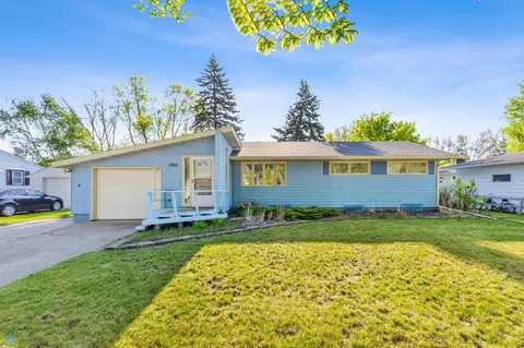 1908 9th St S, Moorhead, MN 56560