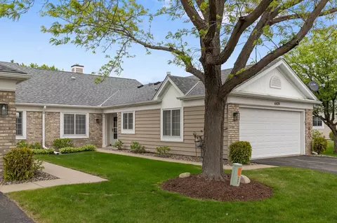 6824 Jenny Ln, Woodbury, MN 55125