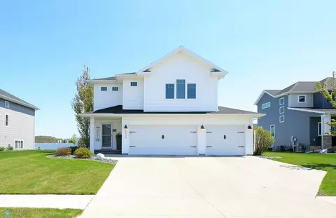 6034 Autumn Dr S, Fargo, ND 58104