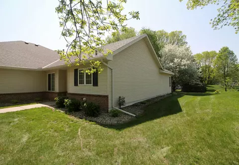 712 24th St SE, Willmar, MN 56201 photo 2