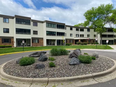 10600 43rd Ave N #311, Plymouth, MN 55442