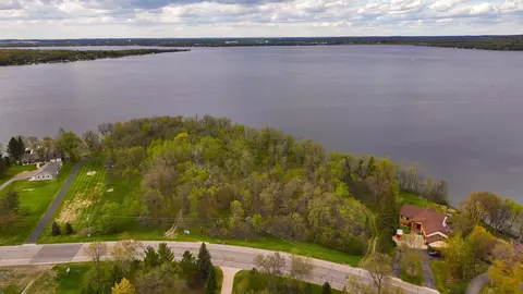 772 S Shore Dr, Detroit Lakes, MN 56501