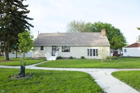 2009 12th Ave S, Fargo, ND 58103