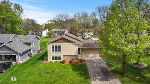 1880 Covington Ln, Eagan, MN 55122