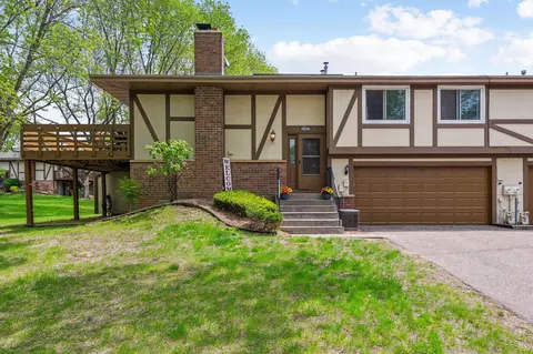 6826 Macbeth Cir, Woodbury, MN 55125
