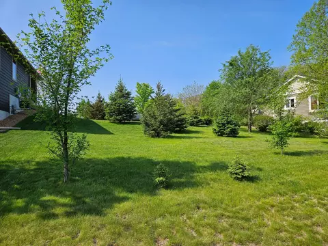 367 Kamloops Pl, River Falls, WI 54022 photo 4