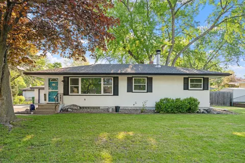 2934 Galtier St, Roseville, MN 55113