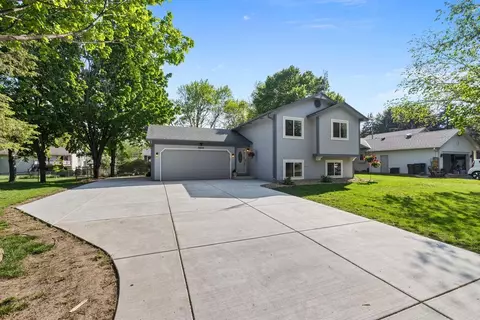 9696 Upper 205th St W, Lakeville, MN 55044