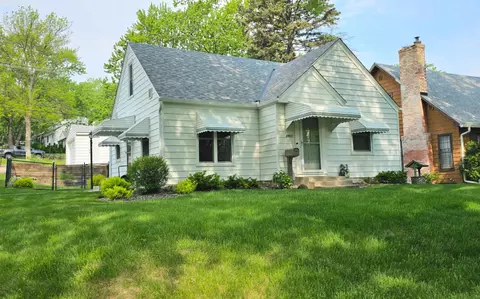 2951 Zenith Ave N, Robbinsdale, MN 55422