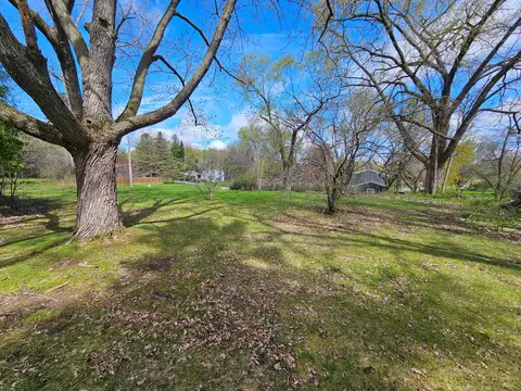 4261 Woodhill Rd, Minnetonka, MN 55345