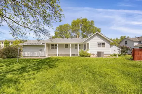 320 E 5th St, Chaska, MN 55318 photo 2