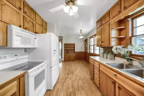 320 E 5th St, Chaska, MN 55318 photo 4