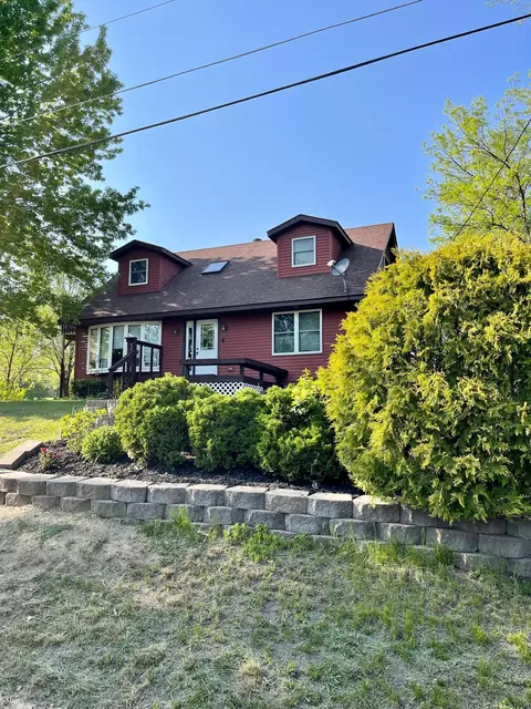 824 Park St W, Cannon Falls, MN 55009