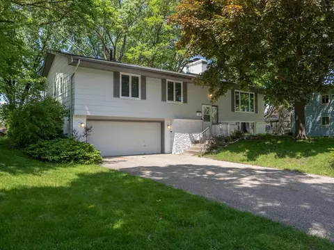2355 Wisconsin Ave N, Golden Valley, MN 55427
