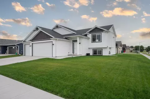 1306 12th St NW, Kasson, MN 55944